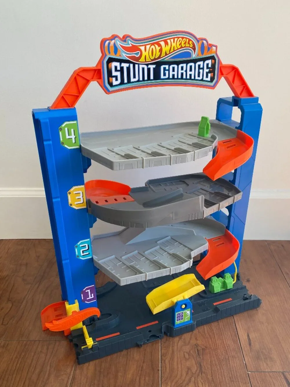 Hot Wheels Stunt Garage Playset, 4-Level Parking Garage, Mattel